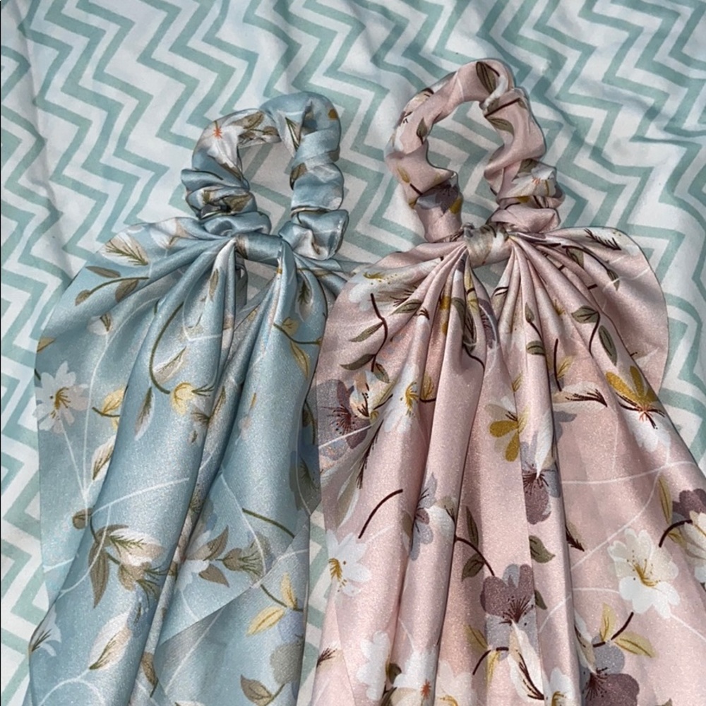 blue & pink hair ties